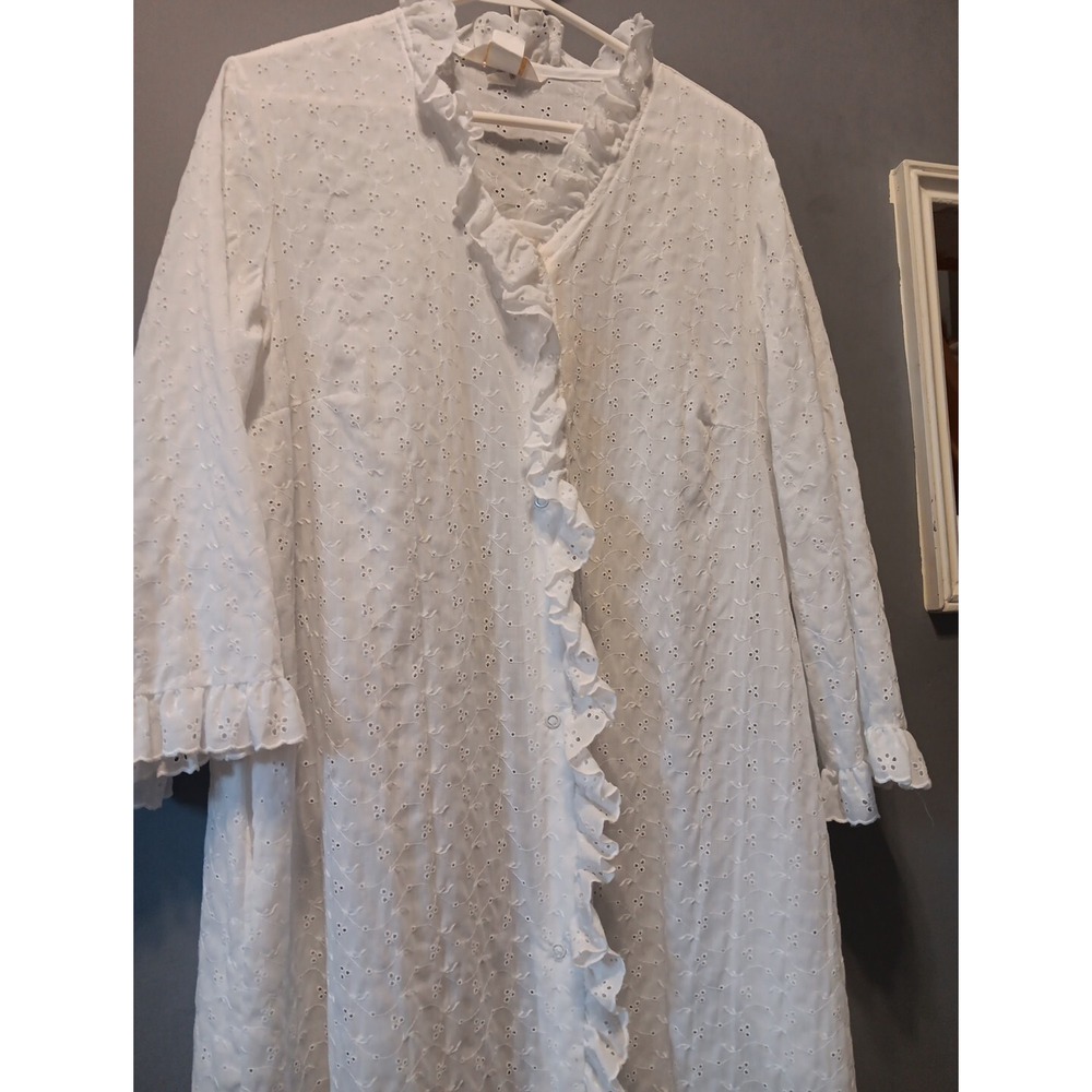 Vtg Miss Elaine Victorian Eyelet Robe Womens L White Ruffled Snap Tall 54" Long